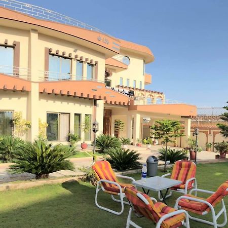 Royal Emirates Residence Аботабад Екстериор снимка