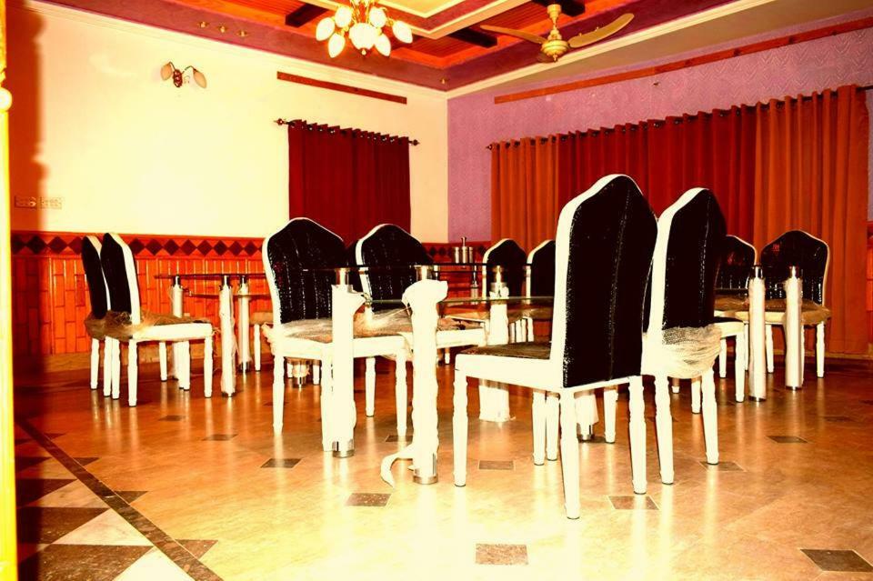 Royal Emirates Residence Аботабад Екстериор снимка